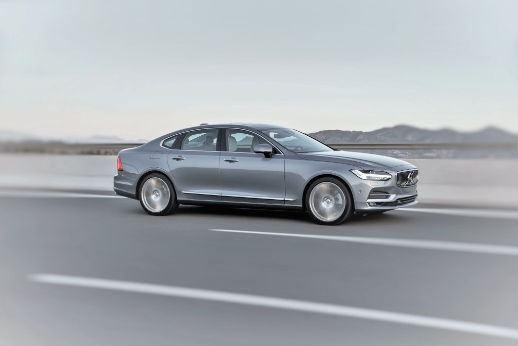 Posledními novinkami jsou sedan a kombi řady 90. S90 a V90 jsou k dispozici i ve sportovní verzi R-Design.