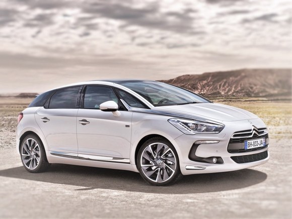 Značce DS rozhodně kreativita nechybí. Brzy se dočká i vlastních showroomů. 