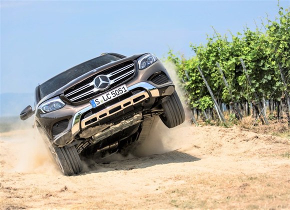 4MATIC je sériovou výbavou téměř všech modelů SUV a je dostupný i pro všechny tradiční limuzíny i kombi