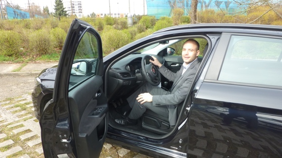 Ondřeje Geršla ze společnosti Provident Financial fiat v zásadních ohledech nezklamal. Kritizoval omezený výběr asistenčních systémů a jen průměrnou spotřebu 6 l/100 km.