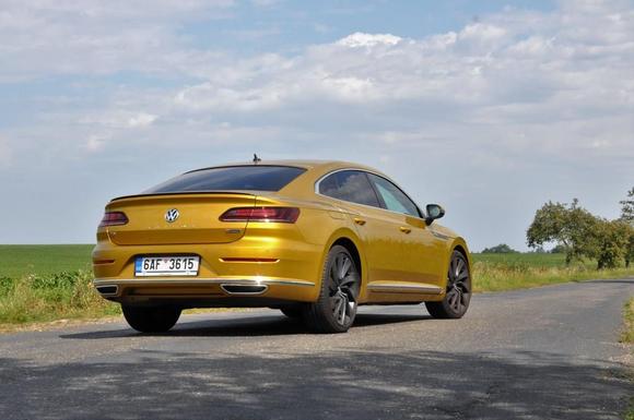 I když vychází z modelu Passat, výrazný design arteona zcela odlišuje.