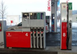 Za naftu stále zaplatíme více, její cena ještě nepatrně vzrostla