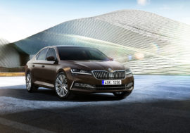 Škoda Superb s novými technologiemi opět útočí na vrchol segmentu