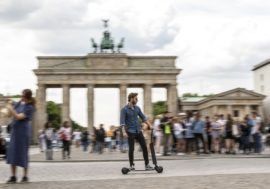 Městem jako na elektrickém surfu