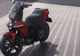 SEAT jede v jedné stopě