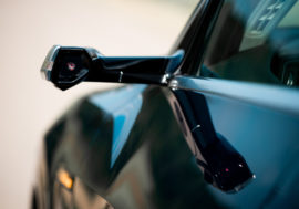 Klasická zpětná zrcátka budou brzy minulostí