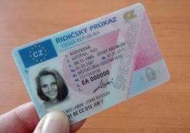 S nouzovým stavem se platnost řidičských průkazů prodlužuje