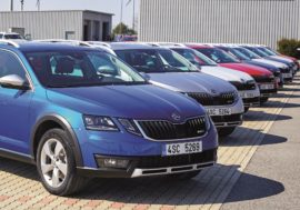 Cenově dostupné ojetiny zdražují nejvíce. Statistika poukazuje na značné stáčení kilometrů